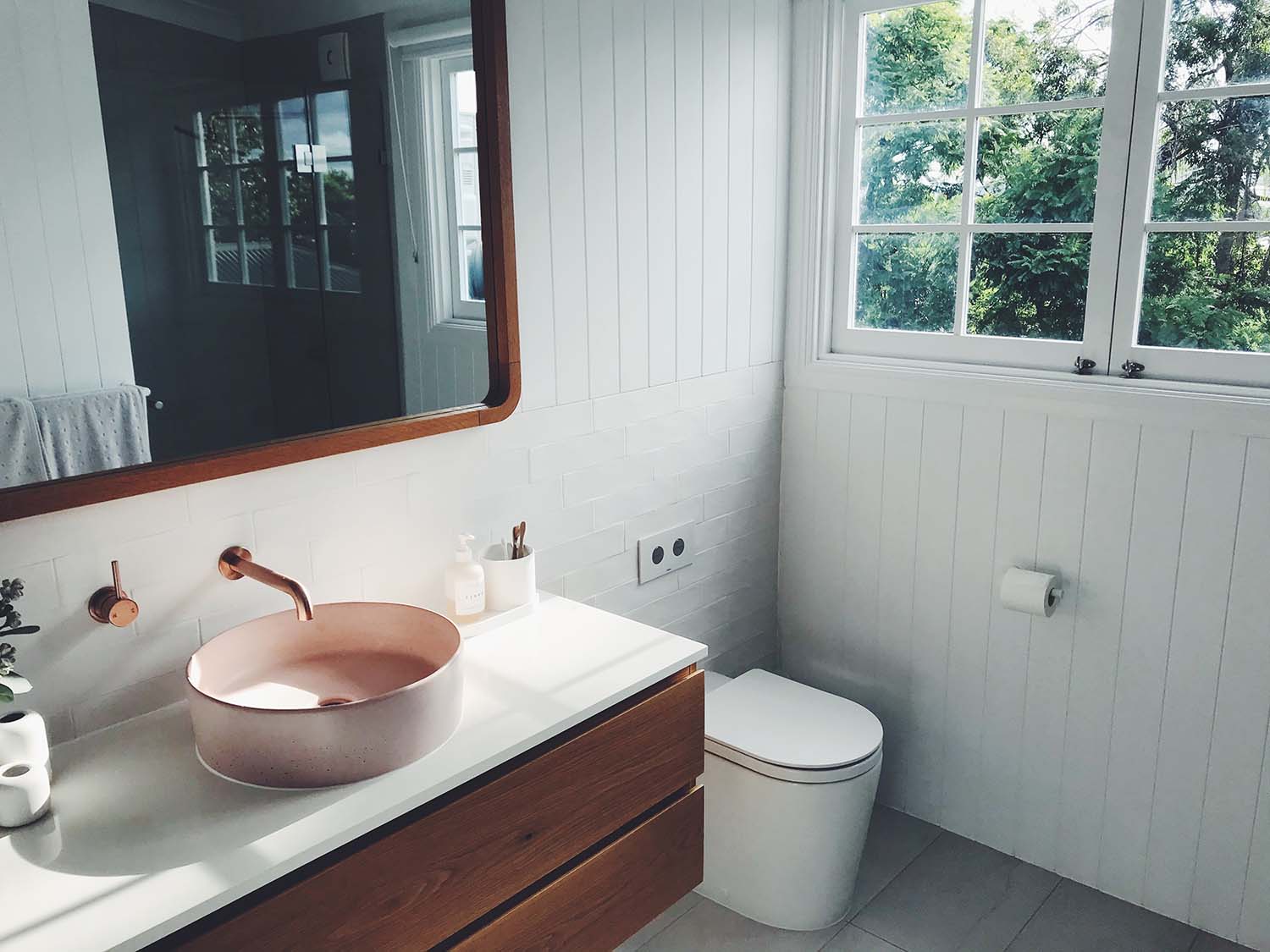 How To Make a Small Bathroom Look Bigger