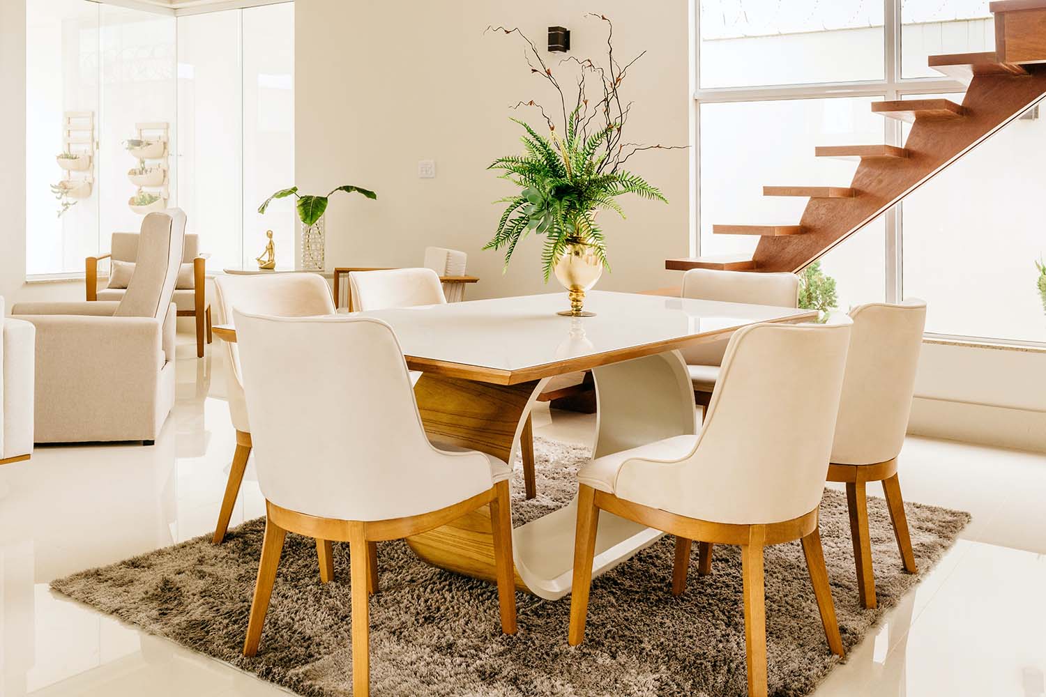 Significant Features of a Stylish Dining Room
