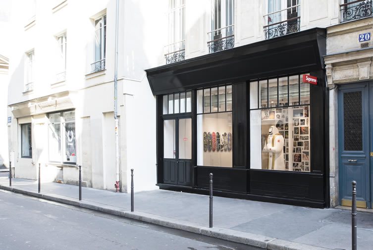 Supreme Paris Store  Shopping in Le Marais, Paris