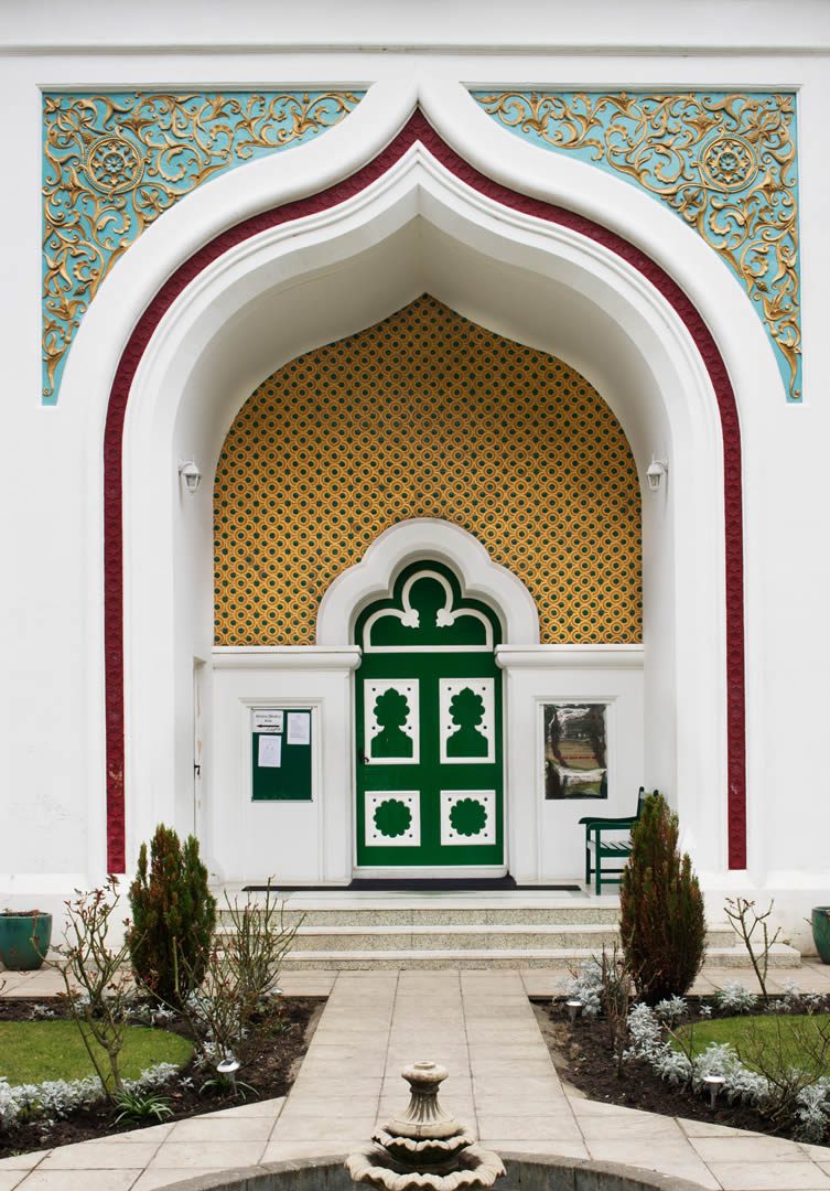 The main entrance to the Shah Jahan Mosque.
