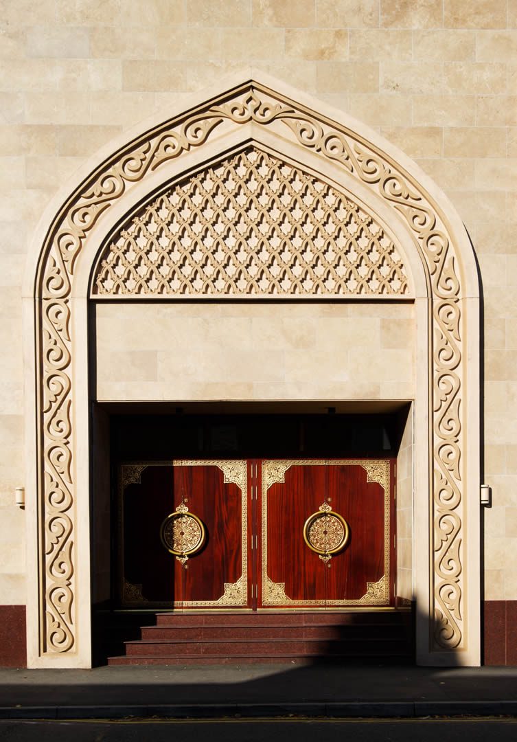 The arched doorway of the Jame Mosque, Leicester.
