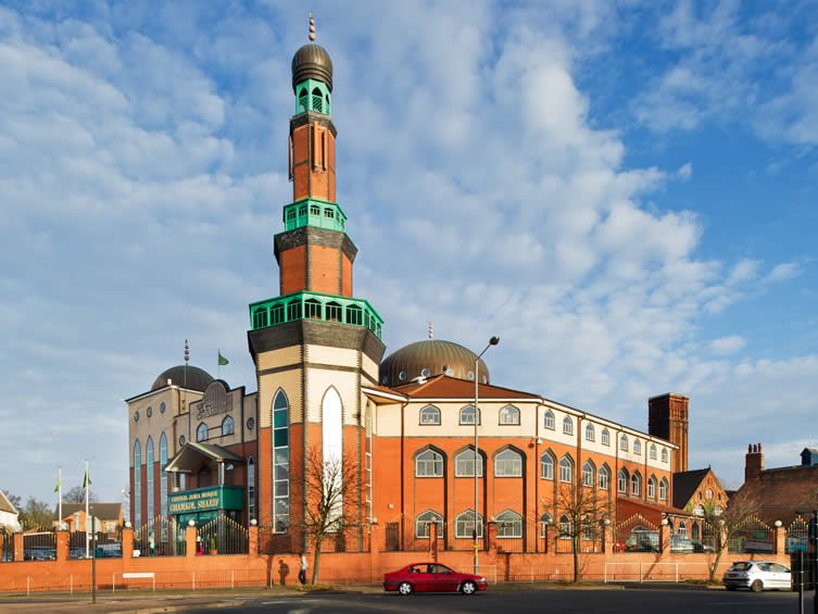 The Ghamkol Sharif Mosque is a landmark building which combines Islamic forms with local materials