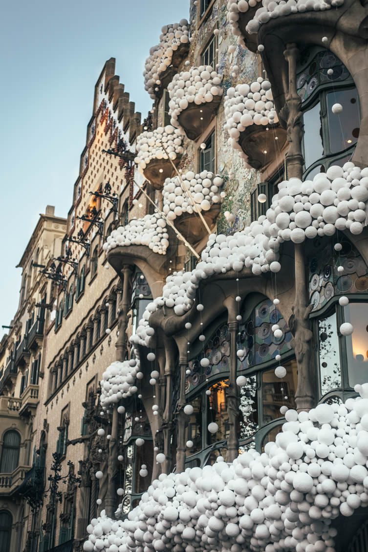 Treated.com: Barcelona's Casa Batlló celebrating Christmas