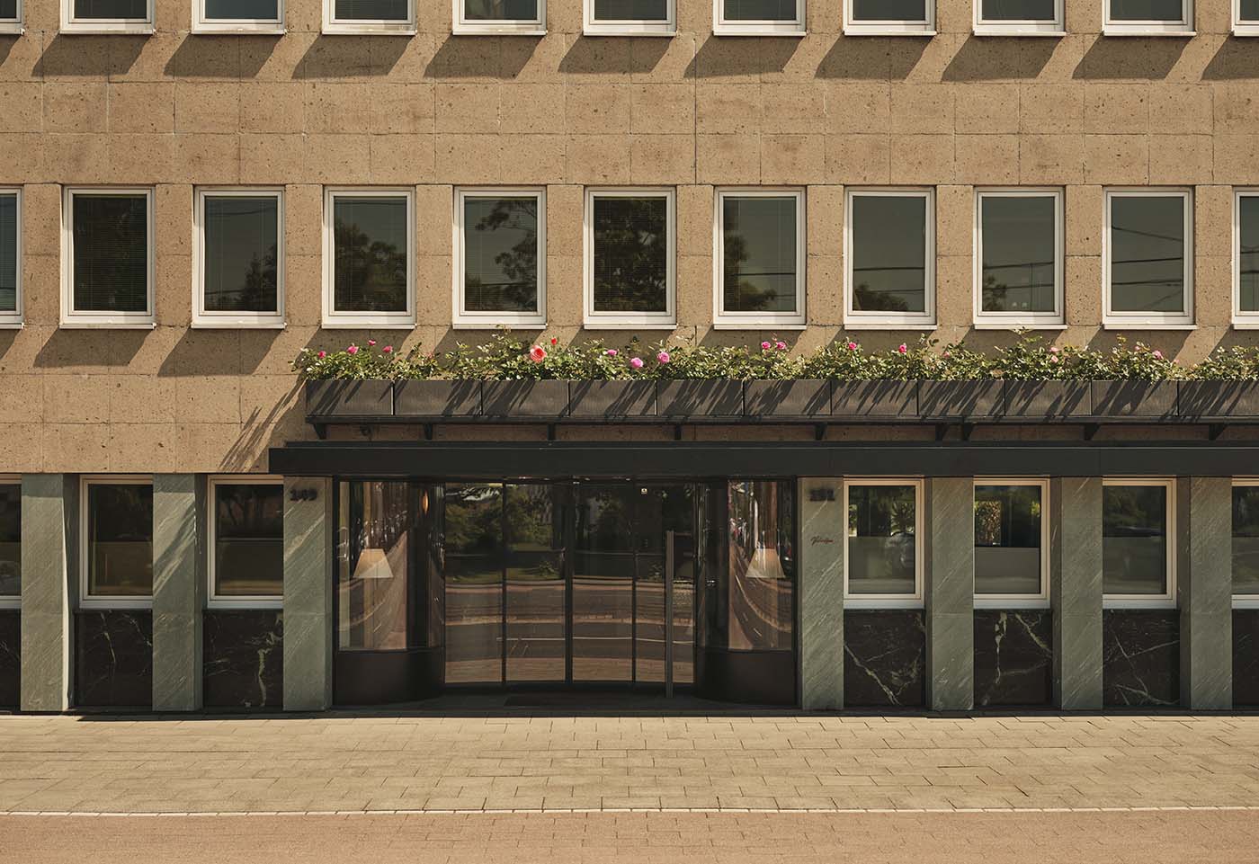 Valentyns Cologne, Modern Workplace Designed by Thomas van den Valentyn