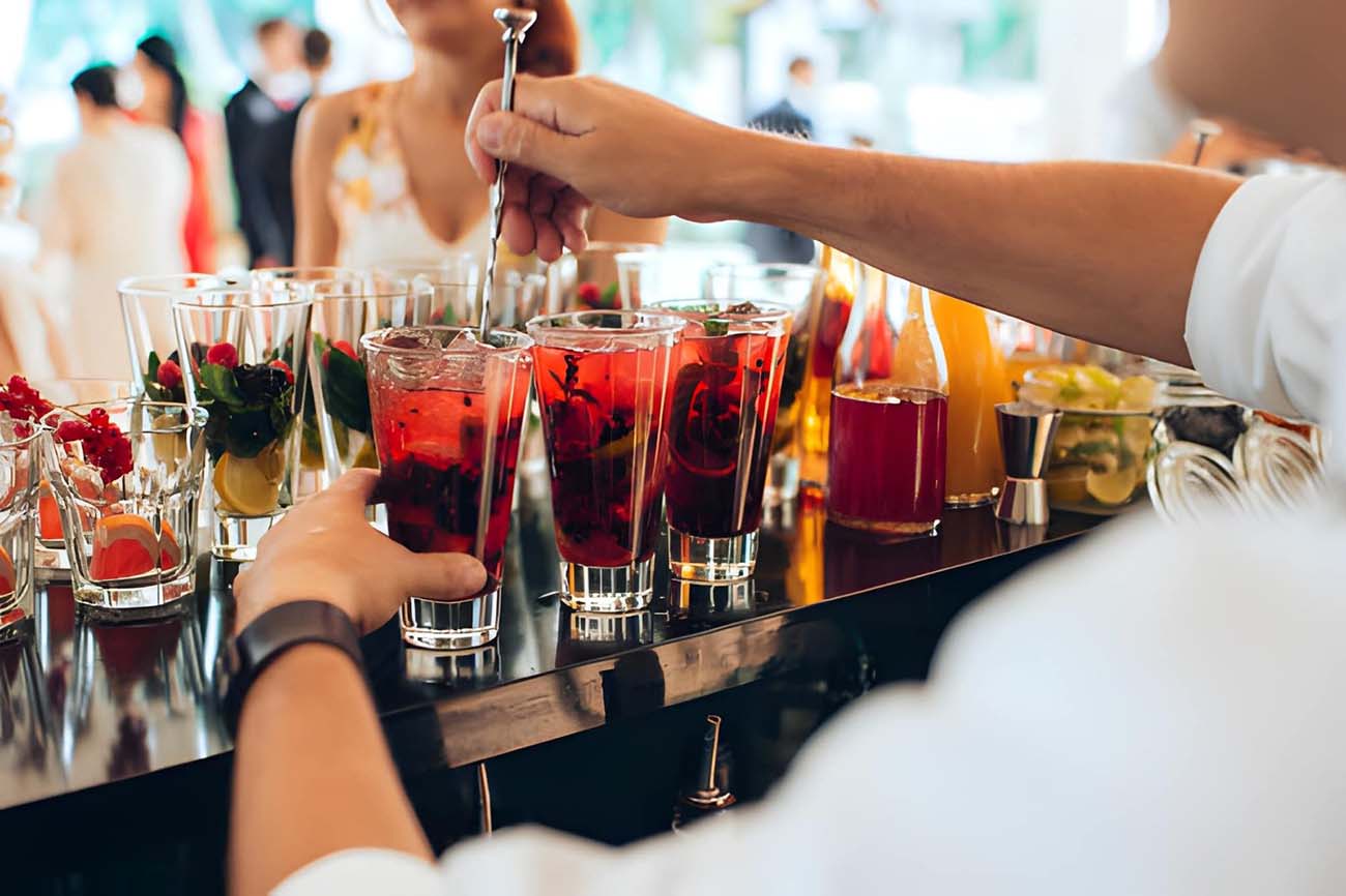 The Bar is the New Dance Floor: Why Modern Couples Are Investing in Premium Cocktail Experiences
