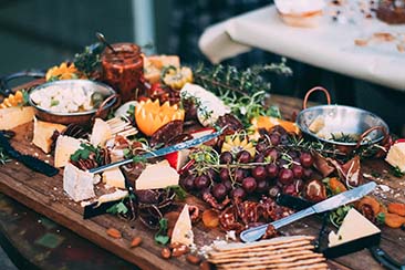 15 Finger Food Ideas for a Wedding