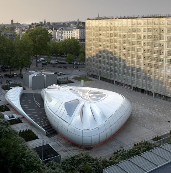 Zaha Hadid at the Institut du Monde Arabe