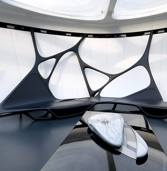 Zaha Hadid at the Institut du Monde Arabe