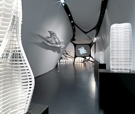 Zaha Hadid at the Institut du Monde Arabe